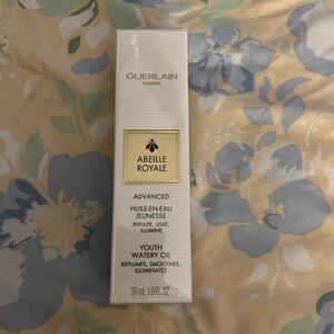 Guerlain Abeille Royale Advanced Youth Watery Oil. Brand new, sealed in plastic